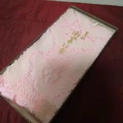 品があり　可愛いピンクの絞りの帯揚げ