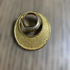 ゴールド 円形ブローチ メタル製