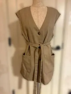 ベージュ ノースリーブ ベスト