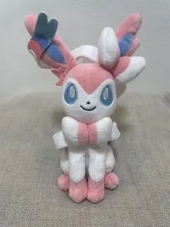 ポケモン　ニンフィアぬいぐるみ