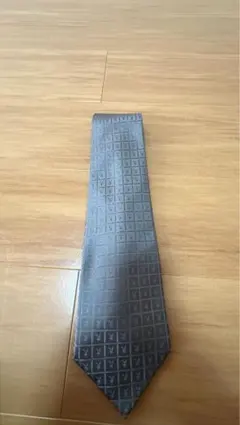 PLAYBOY ネクタイ グレー 総柄