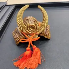 金色の武士の兜 置物