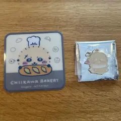 ちいかわベーカリー　コースター　ちいかわパークメタルチャーム　ラッコ