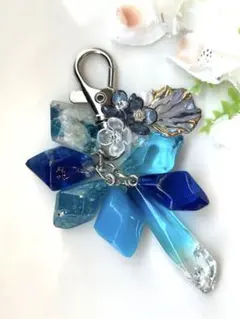 レジン　じゃらじゃら　キーホルダー　ブルー系　②ドライフラワー　チャーム