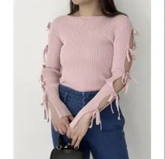 U by SPICK&SPAN リボンディテールニットトップスのサムネイル
