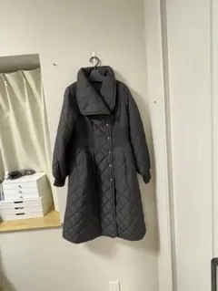 ブラックキルティングロングコート