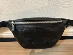 GUCCI ブラック レザー ボディバッグ