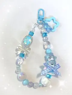 ハンドメイド 宝石風ビーズとクマのビーズストラップキーホルダー 水色系