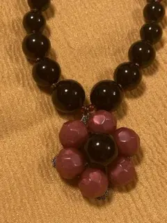 ❤️ 黒ビーズ　赤い花