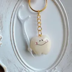 フロスくん キラキラ 歯のデザイン チャーム - メルカリ
