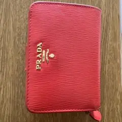 PRADA 二つ折り財布 赤
