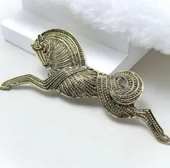 ブローチ　上品　アンティーク調　ヴィンテージ　レトロ　馬　躍動　飛躍　セレモニー