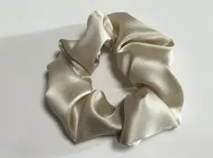 ハンドメイド　シュシュ　シルク100 ％ 19匁　６Ａ　アイボリー