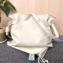 【現行美品】LOEWE フラメンコ ミディアム くすみホワイト　ショルダーバッグのサムネイル