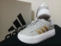 新品24.5アディダスadidasレディース厚底スニーカーコートプラットフォーム