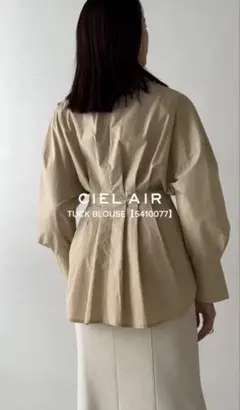 CIEL'AIR シエルエアー　タックブラウス　ベージュのサムネイル