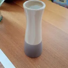 陶器製一輪挿し グレーとクリーム色