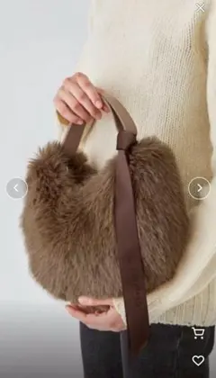 Chapeau d' O One Handle Fur Bag