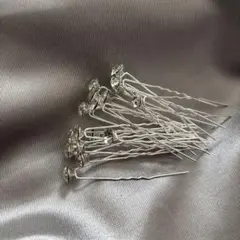 クリスタル付きシルバーのヘアピンセット