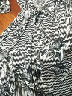 2way オフショルダー　半袖ワンピース　白黒モノトーン　花柄ゆったりストライプ