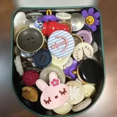 多色デザインのボタンセット