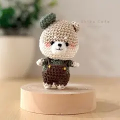 あみぐるみ　柴犬 もかしば × サロペット × ベレー帽 手のひらサイズ