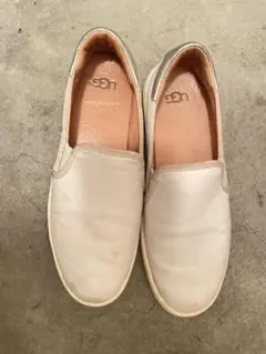 UGG ホワイトレザー スリッポン