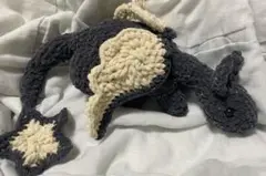 あみぐるみ　ドラゴン　黒×白