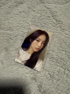 LE SSERAFIM ホログラムカード　カズハ