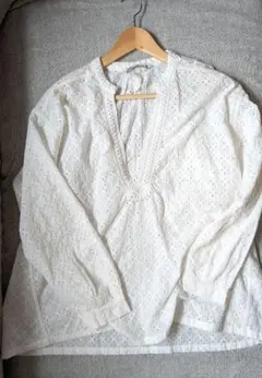 ZARA 刺繍入りブラウス（手洗い可）