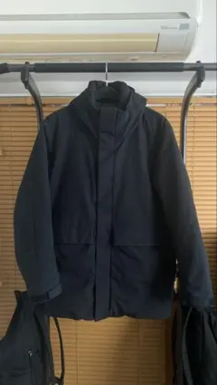 ユニクロ　ハイブリッドダウンパーカ