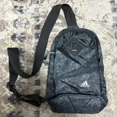 adidas ワンショルダーボディバッグ