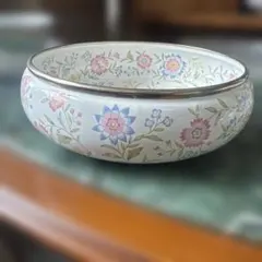 昭和レトロ　ホーロー　フルーツボウル　花柄装飾の丸型ボウル