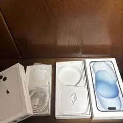 iPhone 13mini iPhone15 箱　携帯ケーブル