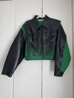 クロップドジャケット 黒と緑のグラデーション 合成皮革