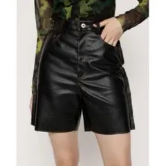 レザー ショートパンツ