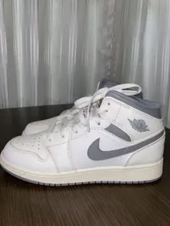 NIKE AIR JORDAN 1 MID ホワイト グレーのサムネイル