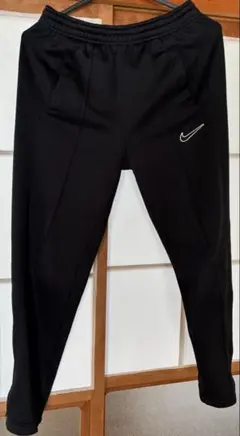 Nike 黒 ジャージパンツ　メンズS
