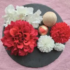 赤ダリアに白と赤のピンポンマムと紫陽花に和玉かんざしの髪飾り