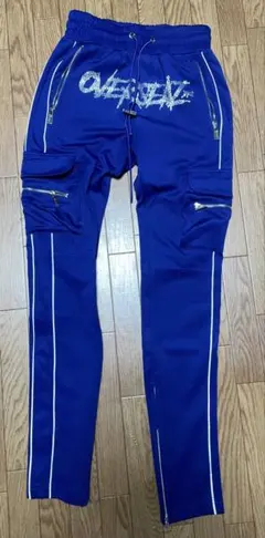 ブルー カーゴパンツ ストーンロゴ