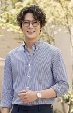 極美品 ユニクロ 綿100% ストライプシャツS 青 白 予備ボタン付初夏爽やか