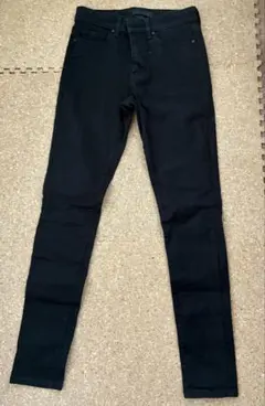 UNIQLO ブラック スキニーデニム
