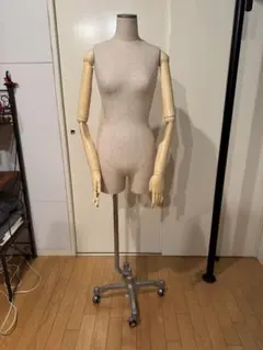 REBODY PE 婦人トルソー Mサイズ 可動腕・指あり キャスター高さ調整1 REBODY PE 婦人トルソー Mサイズ 可動腕・指あり キャスター高さ