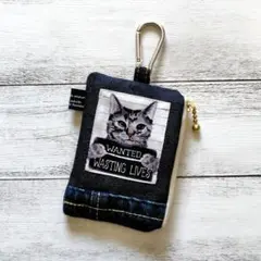 J8 デニムリメイク　カラビナつき ポーチ ♡ ネコ CAT