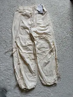 Kastane アイボリー カーゴパンツ サイズ1のサムネイル