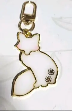 狐モチーフ レジンキーホルダー ホワイト 桜