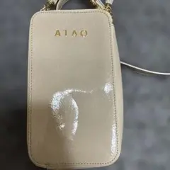 ATAQ スマホショルダーバッグ ベージュ - メルカリ