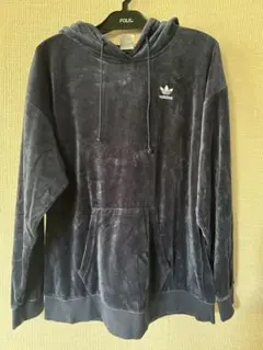 adidas ダークグレー フードパーカー