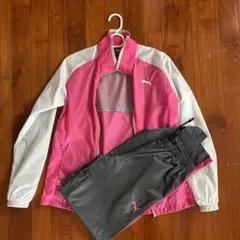 ピンクとグレーのウィンドブレーカーセット