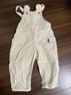 クリーム色耳付きオーバーオール